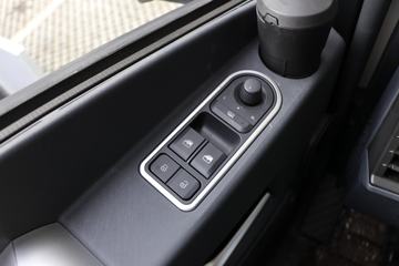 �ൺ��� ӥ�� ����� 13.2L���� 640���� 6X4 һ�����12�� AMT�Զ��� ǣ����ͼƬ