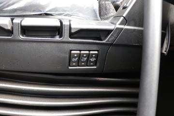 �ൺ��� ӥ�� ����� 13.2L���� 640���� 6X4 һ�����12�� AMT�Զ��� ǣ����ͼƬ