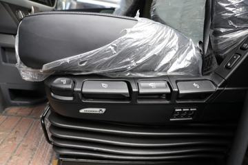 �ൺ��� ӥ�� ����� 13.2L���� 640���� 6X4 һ�����12�� AMT�Զ��� ǣ����ͼƬ