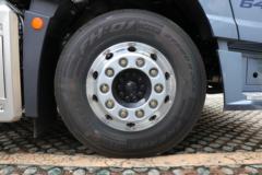 青岛解放 鹰航 智尊版 13.2L柴油 640马力 6X4 一汽解放12档 AMT自动档 牵引车