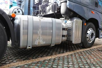 �ൺ��� ӥ�� ����� 13.2L���� 640���� 6X4 һ�����12�� AMT�Զ��� ǣ����ͼƬ