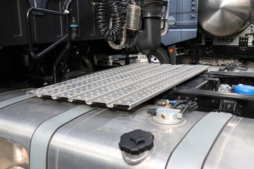 �ൺ��� ӥ�� ����� 13.2L���� 640���� 6X4 һ�����12�� AMT�Զ��� ǣ����ͼƬ