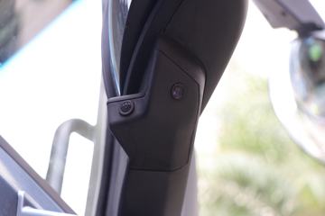 �ൺ��� ӥ�� ������ 15.7L LNG 720���� 6X4 ��ʿ��16�� AMT�Զ��� ǣ����ͼƬ