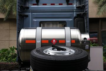 �ൺ��� ӥ�� ������ 15.7L LNG 720���� 6X4 ��ʿ��16�� AMT�Զ��� ǣ����ͼƬ