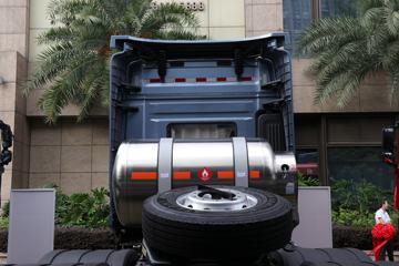 �ൺ��� ӥ�� ������ 15.7L LNG 720���� 6X4 ��ʿ��16�� AMT�Զ��� ǣ����ͼƬ