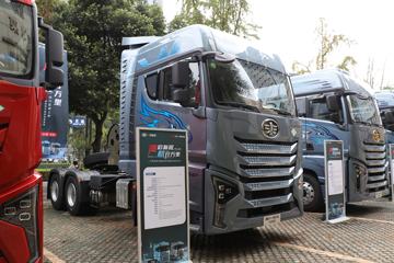 �ൺ��� ӥ�� ������ 15.7L LNG 720���� 6X4 ��ʿ��16�� AMT�Զ��� ǣ����ͼƬ