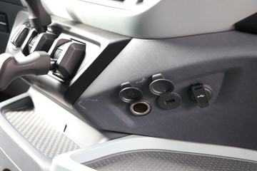 �ൺ��� ӥ�� ������ 15.7L LNG 720���� 6X4 ��ʿ��16�� AMT�Զ��� ǣ����ͼƬ