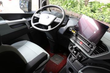 �ൺ��� ӥ�� ������ 15.7L LNG 720���� 6X4 ��ʿ��16�� AMT�Զ��� ǣ����ͼƬ