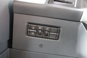 �ൺ��� ӥ�� ������ 15.7L LNG 720���� 6X4 ��ʿ��16�� AMT�Զ��� ǣ����ͼƬ