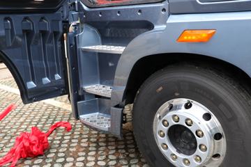 �ൺ��� ӥ�� ������ 15.7L LNG 720���� 6X4 ��ʿ��16�� AMT�Զ��� ǣ����ͼƬ