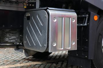 �ൺ��� ӥ�� ������ 15.7L LNG 720���� 6X4 ��ʿ��16�� AMT�Զ��� ǣ����ͼƬ