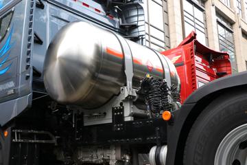 �ൺ��� ӥ�� ������ 15.7L LNG 720���� 6X4 ��ʿ��16�� AMT�Զ��� ǣ����ͼƬ