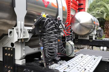 �ൺ��� ӥ�� ������ 15.7L LNG 720���� 6X4 ��ʿ��16�� AMT�Զ��� ǣ����ͼƬ