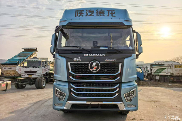 陕汽德龙G6000 菁英版 530马力 8x4 AMT自动档 9.5米禽畜运输车