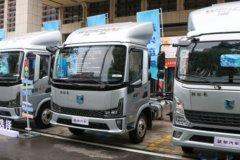 蓝擎·龙X7 2.5L柴油 180马力 法士特10档 宽体 3600轴距 4.18米单排仓栅式轻卡