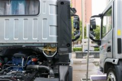 蓝擎·龙X7 2.5L柴油 180马力 法士特10档 宽体 3600轴距 4.18米单排仓栅式轻卡