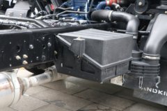 蓝擎·龙X7 2.5L柴油 180马力 法士特10档 宽体 3600轴距 4.18米单排仓栅式轻卡