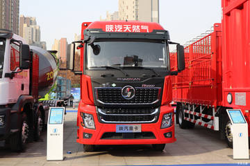 陕汽德龙M5000 菁英版 320马力 4x2 AMT自动档 6.75米畜禽运输车