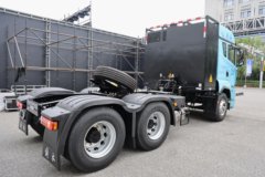 解放鹰驰 6X4 换电式纯电动牵引车 宁德时代400.61kWh