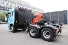 解放鹰驰 6X4 换电式纯电动牵引车 宁德时代400.61kWh