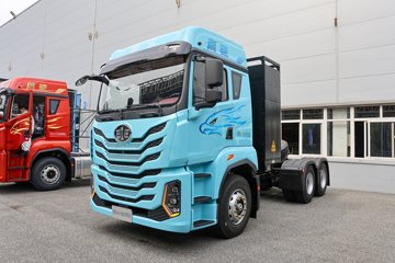 解放鹰驰 6X4 换电式纯电动牵引车 宁德时代400.61kWh
