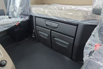 ��������S6000 �콢�� 14.6L LNG 630���� 6X4 ��ʿ��12�� AMT�Զ��� ǣ����ͼƬ