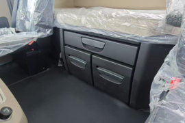 德龙S6000&nbsp;牵引车驾驶室                                               图片