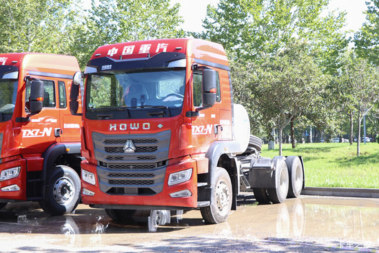 ����HOWO TX7-N ����� 12.5L LNG 480���� 6X4 �й�����12�� ǣ����