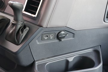 ����HOWO TX7-N ����� 12.5L LNG 480���� 6X4 �й�����12�� ǣ����ͼƬ