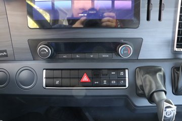 ����HOWO TX7-N ����� 12.5L LNG 480���� 6X4 �й�����12�� ǣ����ͼƬ