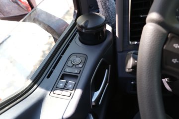 ����HOWO TX7-N ����� 12.5L LNG 480���� 6X4 �й�����12�� ǣ����ͼƬ