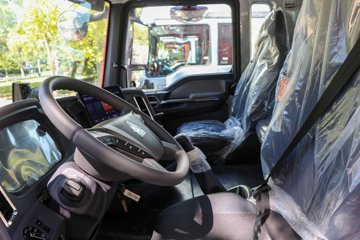 ����HOWO TX7-N ����� 12.5L LNG 480���� 6X4 �й�����12�� ǣ����ͼƬ