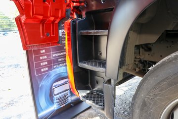 ����HOWO TX7-N ����� 12.5L LNG 480���� 6X4 �й�����12�� ǣ����ͼƬ