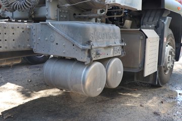 ����HOWO TX7-N ����� 12.5L LNG 480���� 6X4 �й�����12�� ǣ����ͼƬ