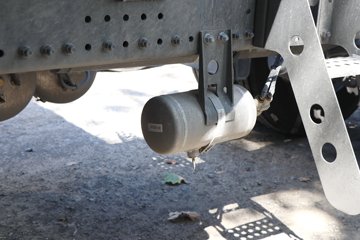 ����HOWO TX7-N ����� 12.5L LNG 480���� 6X4 �й�����12�� ǣ����ͼƬ