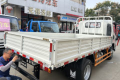 江铃 凯威蓝鲸 150马力 4.1米单排栏板轻卡