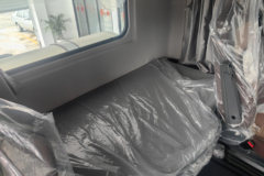 东风天龙旗舰KX 王者版 14.5L LNG 630马力 6X4 东风12档 AMT自动档 牵引车