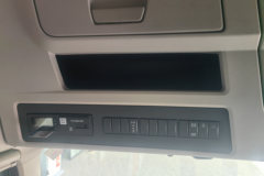 东风天龙旗舰KX 王者版 14.5L LNG 630马力 6X4 东风12档 AMT自动档 牵引车