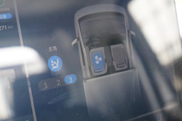 ������Խ ����EV �콢�� Һɲ 3.8�׵��Ŵ��綯����΢�� ����ʱ��55.64kWhͼƬ