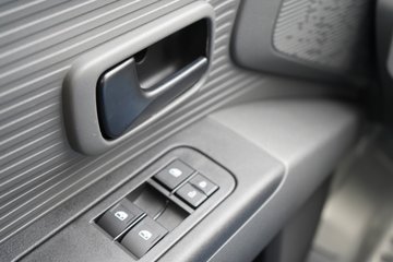 ������Խ ����EV �콢�� Һɲ 3.8�׵��Ŵ��綯����΢�� ����ʱ��55.64kWhͼƬ