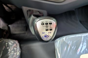 ������������M3V 4.3L���� 240���� 4X2 ��ʿ��8�� 5.2�������ػ���ͼƬ