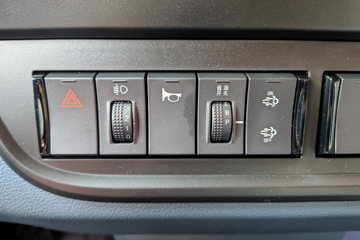 ������������M3V 4.3L���� 240���� 4X2 ��ʿ��8�� 5.2�������ػ���ͼƬ