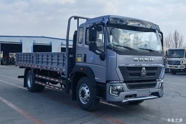 重汽HOWO G5X 4.6L柴油 240马力 4X2 中国重汽8档 5.75米排半栏板载货车