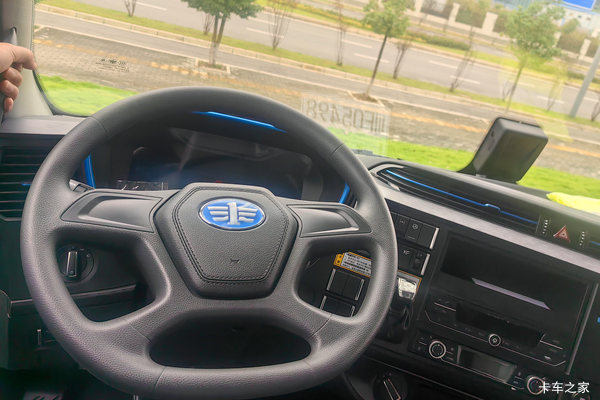528kWh解放J6P 6X4电牵续航280km