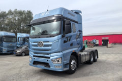 解放J7 领航版 13.2L柴油 640马力 6X4 一汽解放12档 高顶 牵引车