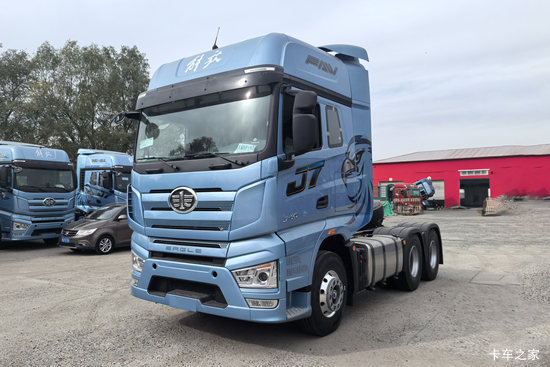 ���J7 �캽�� 13.2L���� 640���� 6X4 һ�����12�� �߶� ǣ����