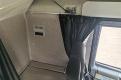 解放J7 领航版 13.2L柴油 640马力 6X4 一汽解放12档 高顶 牵引车