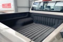 庆铃 五十铃T30探险家 2024款 舒享版 3.0T柴油 143马力 四驱 手动双排皮卡