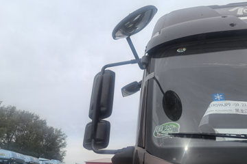 һ�����J6L ��Ӣ�� 5.7L���� 290���� 4X2 ��ʿ��8�� �߶� 6.75�������ػ���ͼƬ