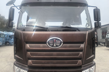 һ�����J6L ��Ӣ�� 5.7L���� 290���� 4X2 ��ʿ��8�� �߶� 6.75�������ػ���ͼƬ